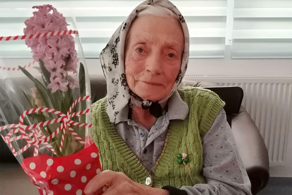 camin batrani sarbatori ortodox azil batrani ingrijire